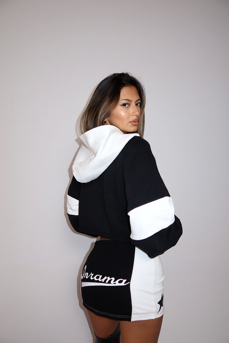 CLUB22 CROPPED ZIP HOODIE - BLACK / WHITE