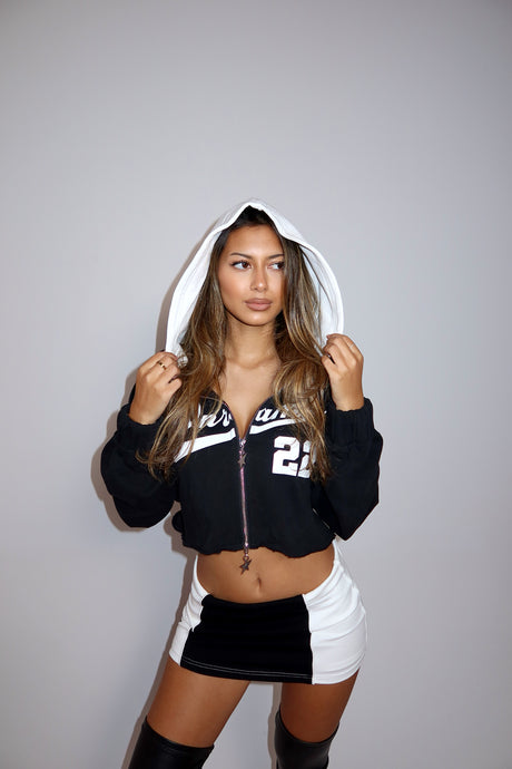 CLUB22 CROPPED ZIP HOODIE - BLACK / WHITE