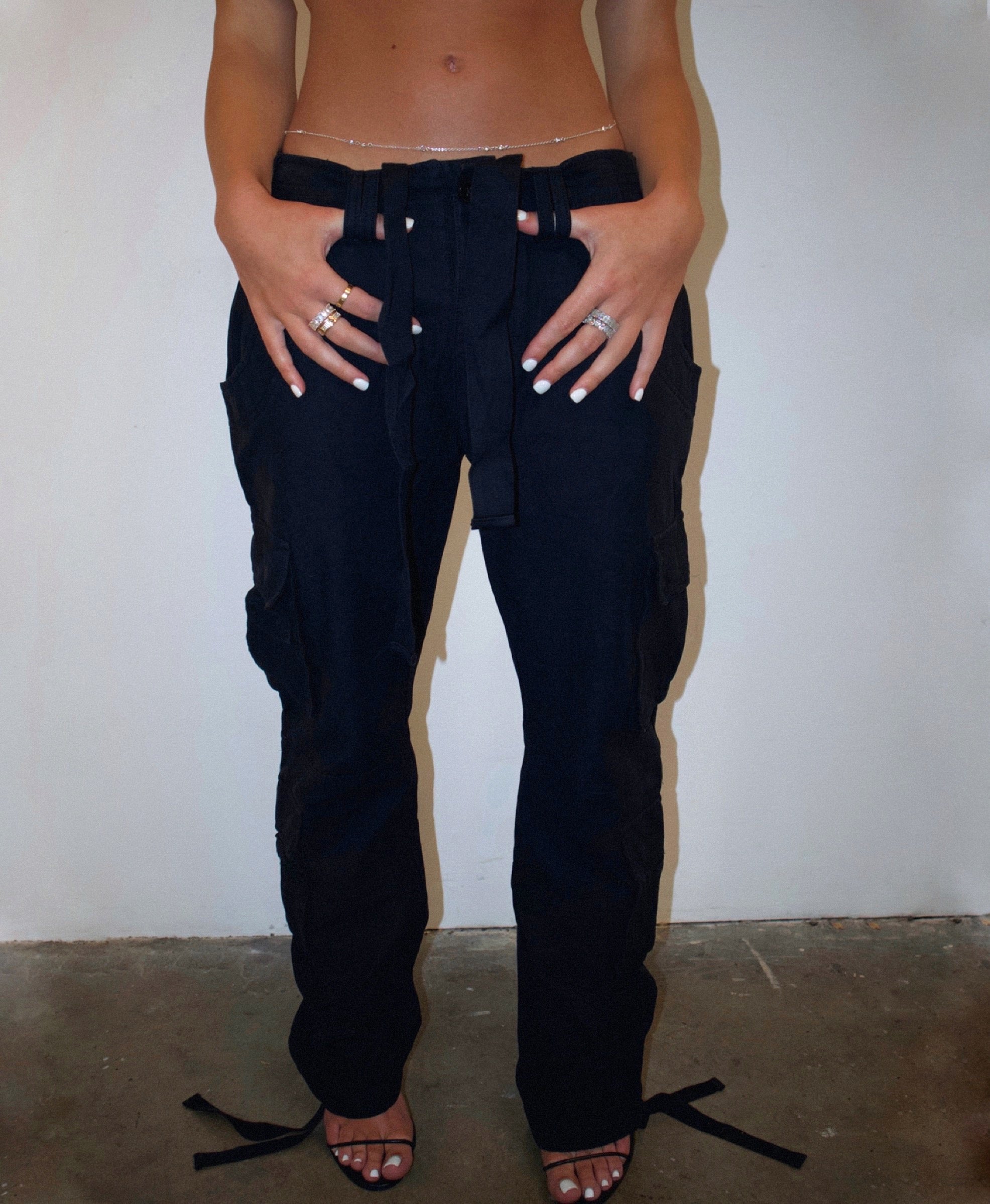 BLACK CARGO PANTS