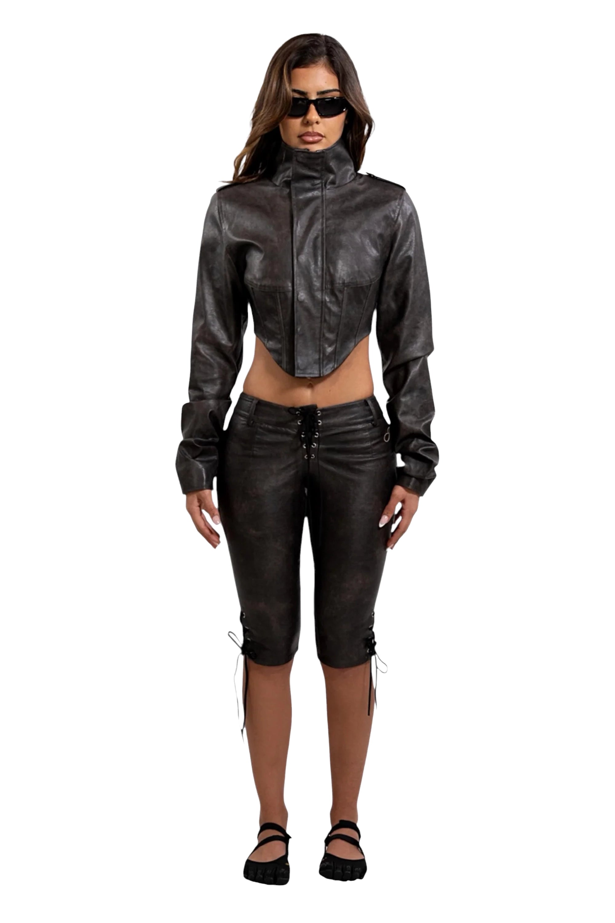 inrama-amber-pu-capris-washed-black-afar-front.webp
