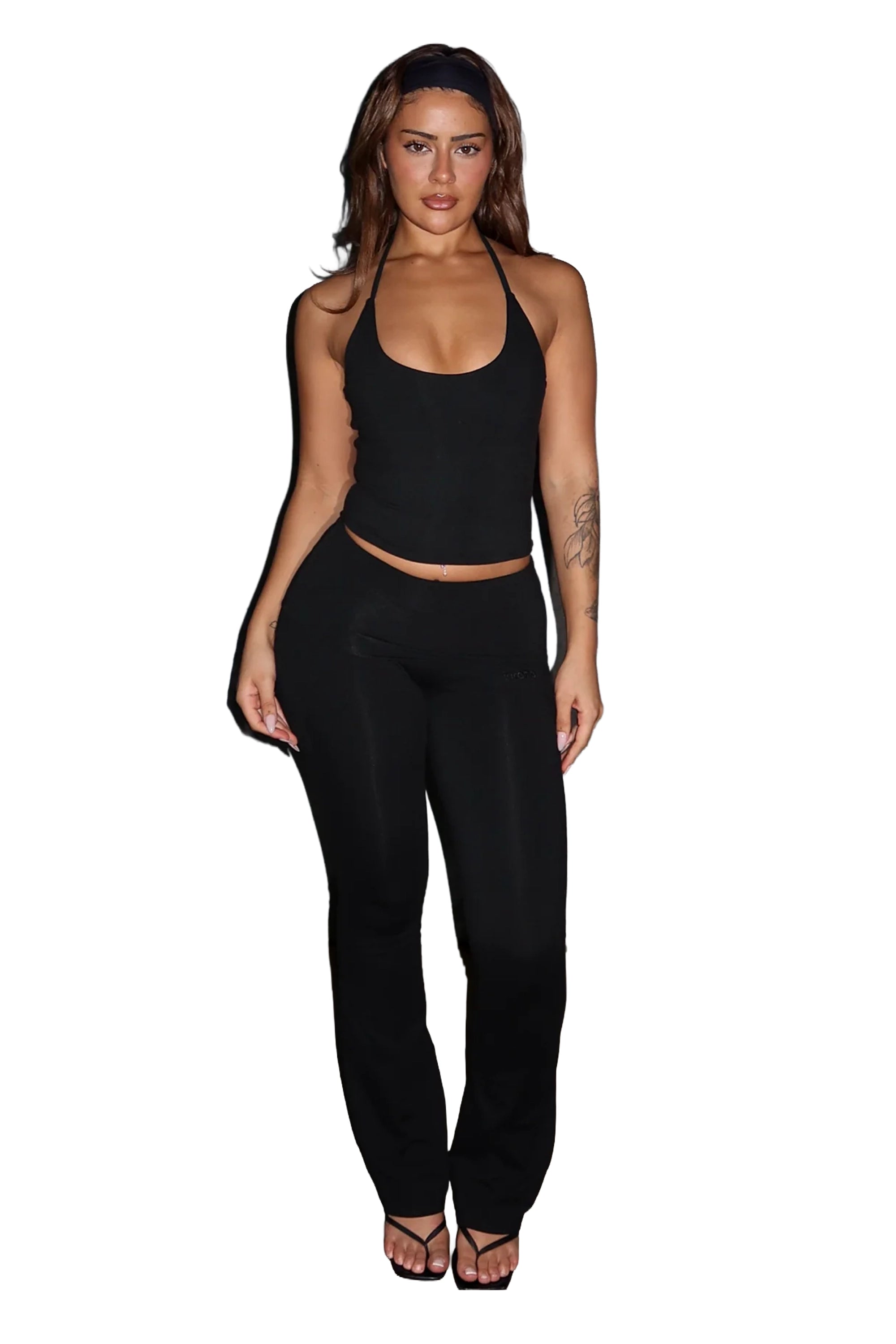 inrama-yoga-flares-black-front-afar_de9ea1d8-5dfb-42b8-8cda-6bb9232100c4.webp